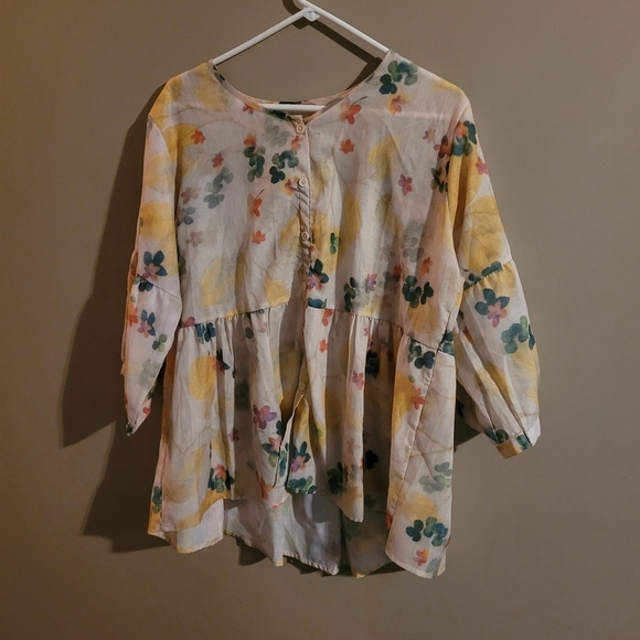 Tops - Floral Button-Up Women's Top Xl